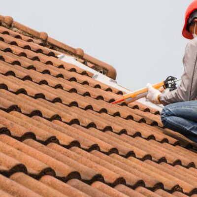 4 Factors To Consider When Choosing A Professional Roofing Service