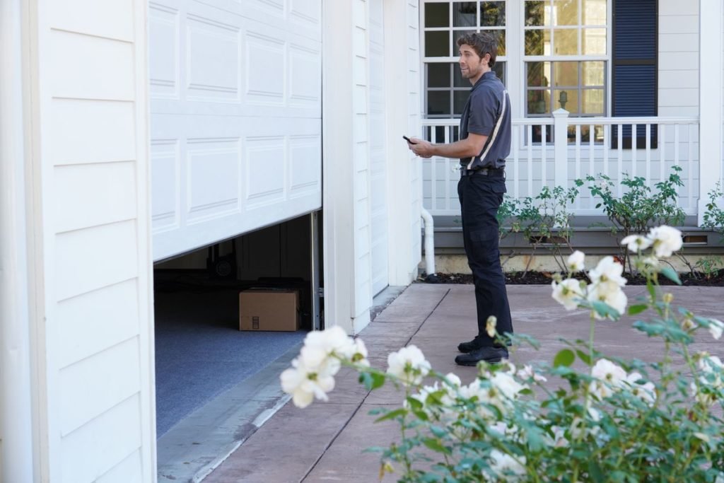 Things You Need To Know While Shopping For A Garage Door